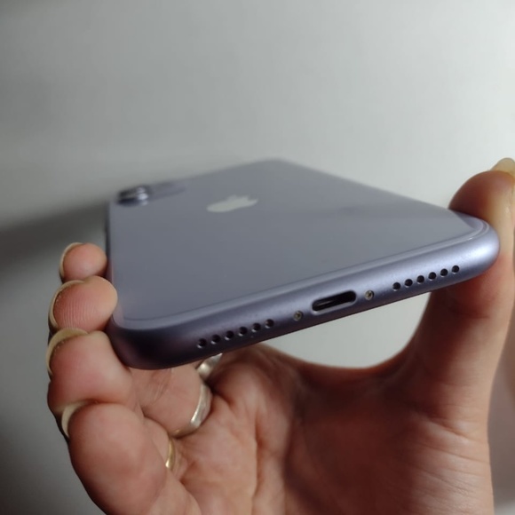 Iphone 11 64GB - Picture 3 of 4